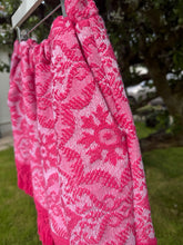 Load image into Gallery viewer, Pink &amp; White woven shorts