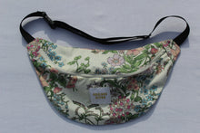 Load image into Gallery viewer, Vintage Floral Crossbody Bag